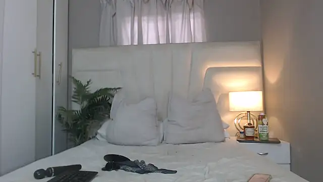 naughtyblackdolie online show from 4, 12, 2025