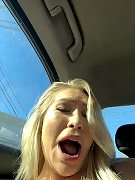 Snapshot of DreamPussyy chatting on 25, 10, 2025 DreamPussyy online show from 25, 10, 2025