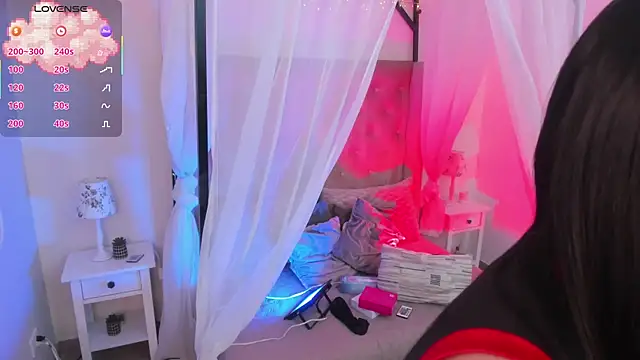 Snapshot of Hanna__Becker_ chatting on 10, 10, 2025 Hanna Becker online show from 10, 10, 2025