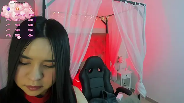 Snapshot of Hanna__Becker_ chatting on 17, 10, 2025 Hanna Becker online show from 17, 10, 2025