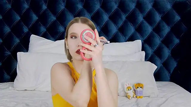 LiliLinn online show from 8, 2, 2025