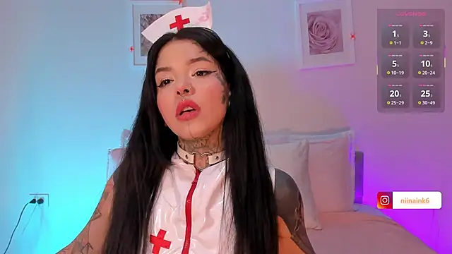 Snapshot of NinaInk chatting on 26, 10, 2025 NinaInk online show from 26, 10, 2025