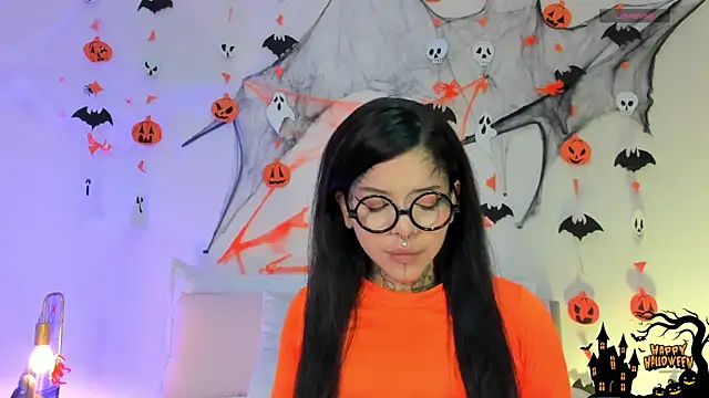 Snapshot of NinaInk chatting on 28, 10, 2025 NinaInk online show from 28, 10, 2025