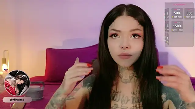 Snapshot of NinaInk chatting on 7, 11, 2025 NinaInk online show from 7, 11, 2025