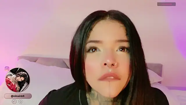 Snapshot of NinaInk chatting on 12, 11, 2025 NinaInk online show from 12, 11, 2025