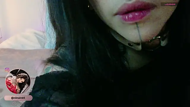 Snapshot of NinaInk chatting on 15, 11, 2025 NinaInk online show from 15, 11, 2025