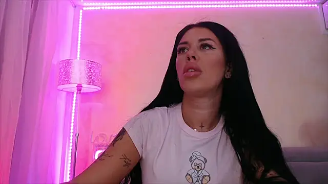 LaylaCruzRose online show from 28, 6, 2026