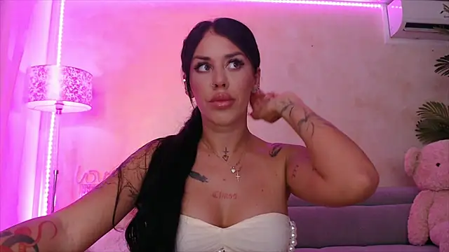 LaylaCruzRose online show from 28, 6, 2026