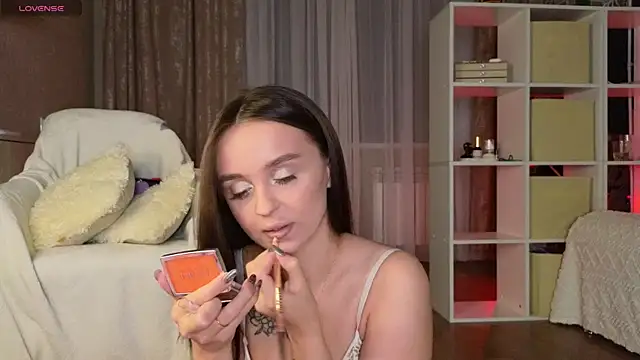 Snapshot of Katy_perry_ chatting on 14, 2, 2025 Katy perry  online show from 14, 2, 2025
