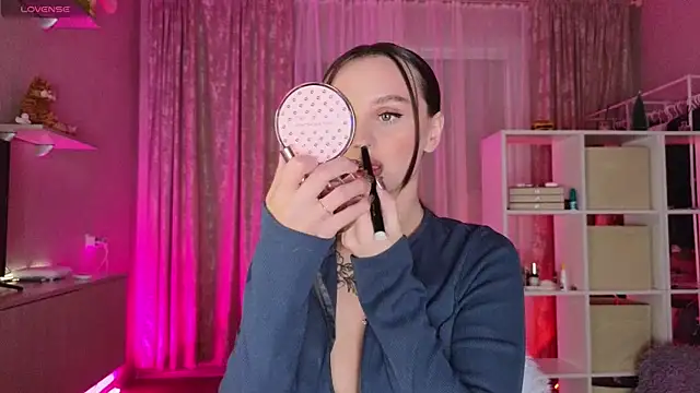Snapshot of Katy_perry_ chatting on 16, 2, 2025 Katy perry  online show from 16, 2, 2025