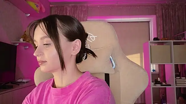 Snapshot of Katy_perry_ chatting on 16, 3, 2025 Katy perry  online show from 16, 3, 2025
