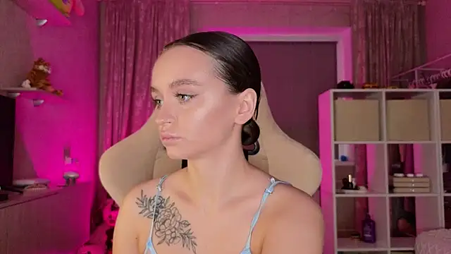 Snapshot of Katy_perry_ chatting on 17, 3, 2025 Katy perry  online show from 17, 3, 2025