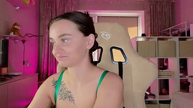 Snapshot of Katy_perry_ chatting on 22, 3, 2025 Katy perry  online show from 22, 3, 2025