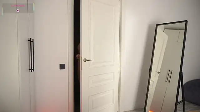 Snapshot of GlamourNova chatting on 4, 10, 2025 GlamourNova online show from 4, 10, 2025