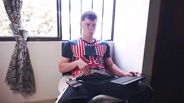 Snapshot of harry_greg21 chatting on 12, 9, 2025 harry greg21 online show from 12, 9, 2025