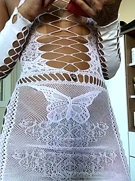 Snapshot of Indiazinhax chatting on 28, 10, 2025 Indiazinhax online show from 28, 10, 2025