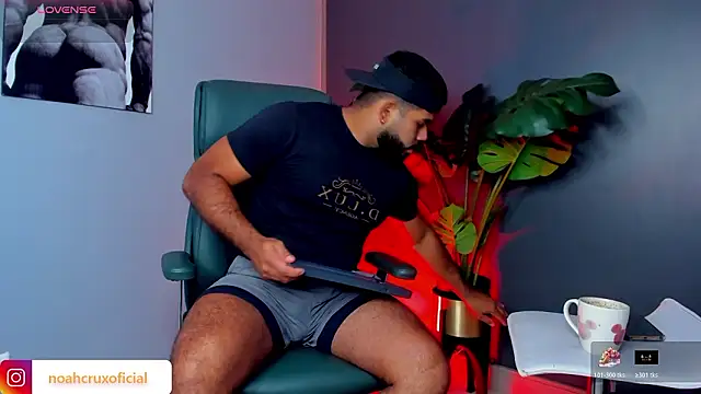 Snapshot of noah_crux chatting on 7, 3, 2026 noah crux online show from 7, 3, 2026