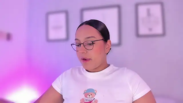 Snapshot of ellamontoya chatting on 31, 12, 2024 ellamontoya online show from 31, 12, 2024
