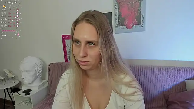 Snapshot of miissblonde chatting on 12, 1, 2025 miissblonde online show from 12, 1, 2025