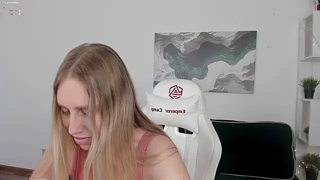 Snapshot of miissblonde chatting on 9, 3, 2025 miissblonde online show from 9, 3, 2025