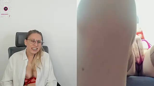 Snapshot of miissblonde chatting on 16, 3, 2025 miissblonde online show from 16, 3, 2025