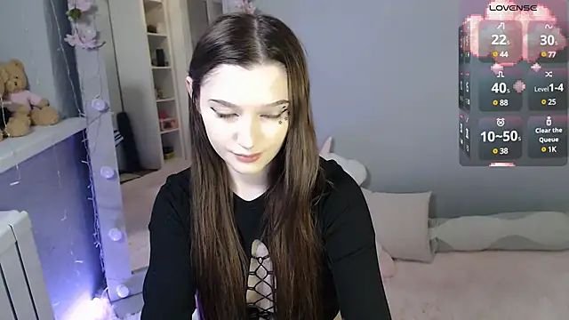 White kitty01 online show from 27, 12, 2024