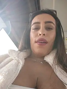 Snapshot of Freyja300 chatting on 2, 11, 2025 Freyja300 online show from 2, 11, 2025