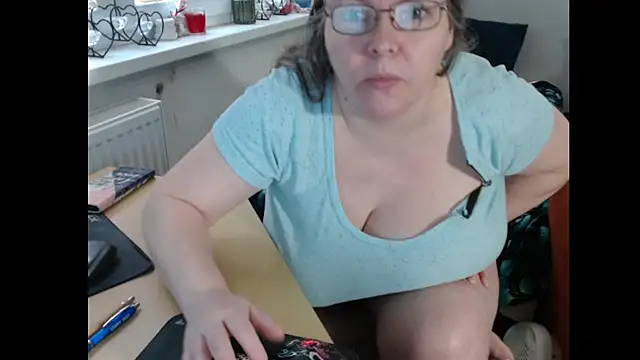 Sweetboobs online show from 2, 2, 2025