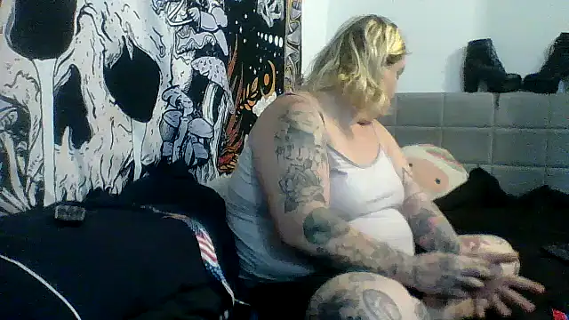 Snapshot of Trans_Girl_next_door420 chatting on 5, 8, 2026 Trans Girl next door420 online show from 5, 8, 2026