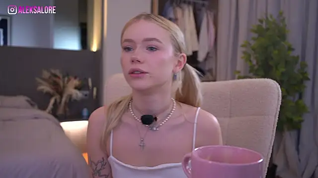 LexieLoree online show from 22, 3, 2026