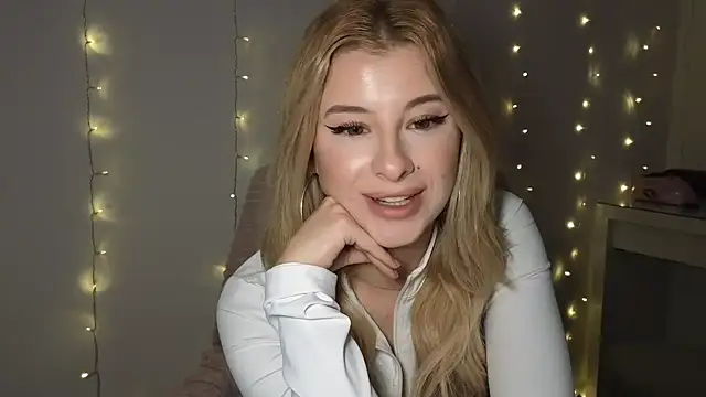 Mia-Minou online show from 23, 1, 2025