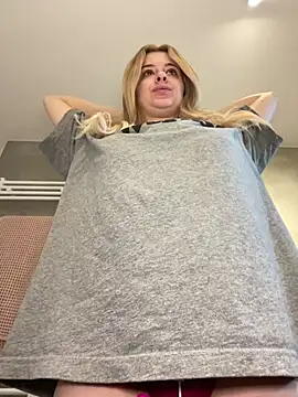 Mia-Minou online show from 31, 1, 2025