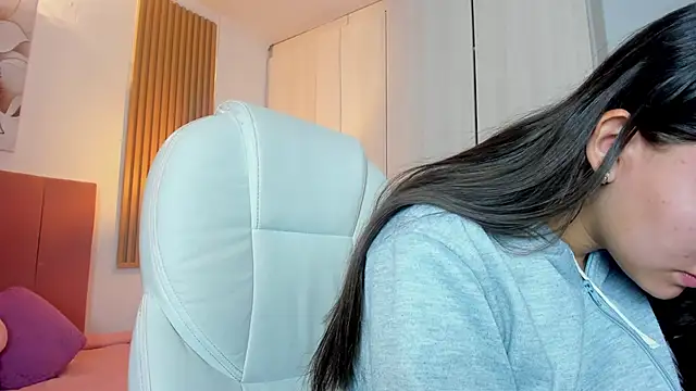 mia nevaeh online show from 24, 1, 2025