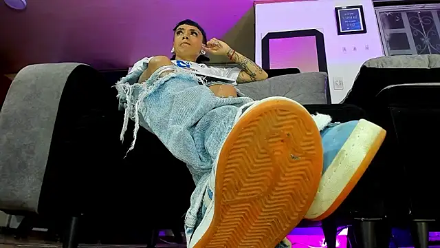 Snapshot of vivi-honey chatting on 2, 10, 2025 vivi-honey online show from 2, 10, 2025