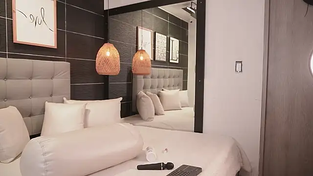 Bella TS  online show from 3, 10, 2025