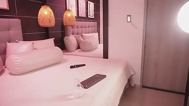 Snapshot of Bella_TS_ chatting on 16, 12, 2025 Bella TS online show from 16, 12, 2025