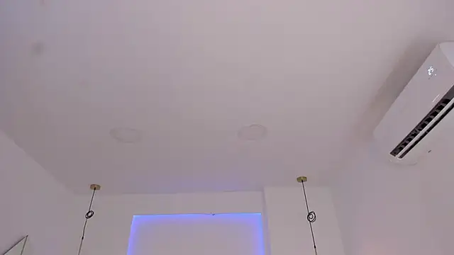 Snapshot of tinymoon- chatting on 4, 2, 2025 tinymoon- online show from 4, 2, 2025