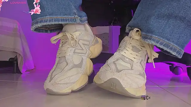 Snapshot of charlotte__grey chatting on 3, 3, 2026 charlotte grey online show from 3, 3, 2026