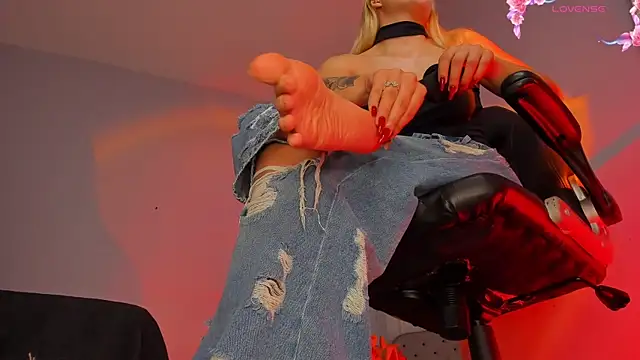 Snapshot of charlotte__grey chatting on 4, 4, 2026 charlotte grey online show from 4, 4, 2026