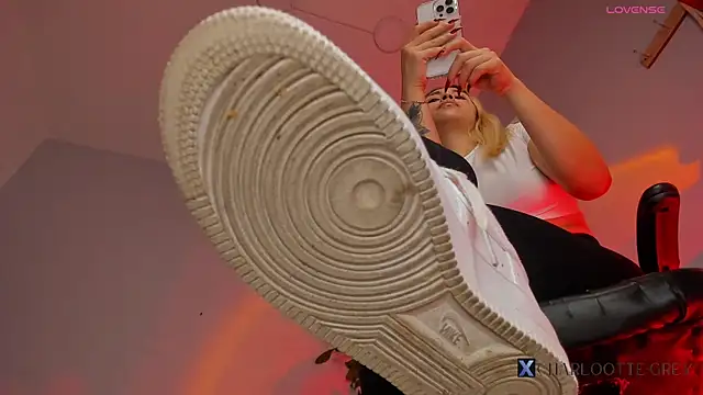 Snapshot of charlotte__grey chatting on 11, 4, 2026 charlotte grey online show from 11, 4, 2026