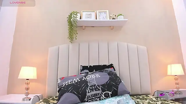 Mia thompson 19 online show from 8, 1, 2026