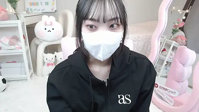 momo room online show from 19, 1, 2025