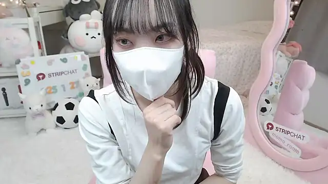momo room online show from 27, 1, 2025