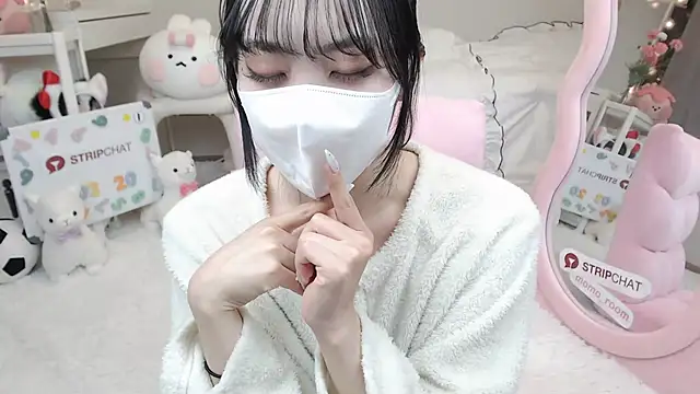 momo room online show from 20, 3, 2025