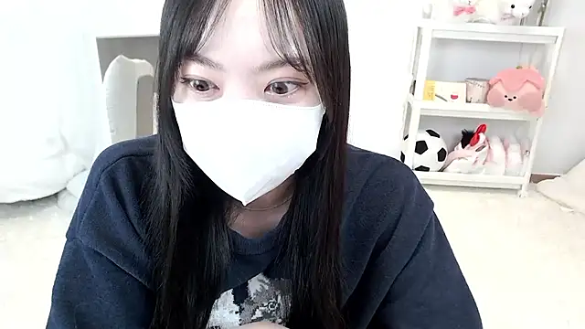 momo room online show from 25, 4, 2026