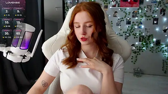 Snapshot of Meow_babe chatting on 7, 1, 2025 Meow babe online show from 7, 1, 2025