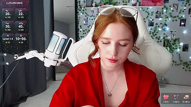 Snapshot of Meow_babe chatting on 7, 1, 2025 Meow babe online show from 7, 1, 2025