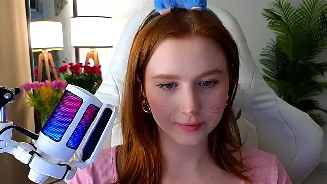 Snapshot of Meow_babe chatting on 8, 3, 2025 Meow babe online show from 8, 3, 2025