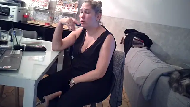 Snapshot of Chatonne69 chatting on 24, 12, 2024 Chatonne69 online show from 24, 12, 2024