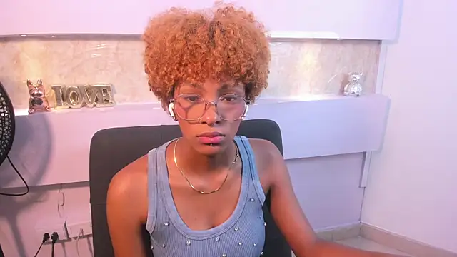 Snapshot of LiannaDixon chatting on 20, 12, 2024 LiannaDixon online show from 20, 12, 2024